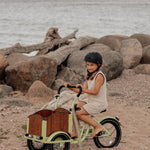 Chanty Cargo Kid - Grøn inkl. hjelm, flaskeholder, håndtag i 2 farver og ringklokke - BørnecyklerneChantyBørnecyklerneGrøn: BLC16 - GRNChanty Cargo Kid - Grøn inkl. hjelm, flaskeholder, håndtag i 2 farver og ringklokke