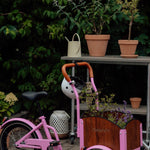 Chanty Cargo Kid – Pink inkl. hjelm, flaskeholder, håndtag i 2 farver og ringklokke - BørnecyklerneChantyBørnecyklernePink: BLC16 - LYRChanty Cargo Kid – Pink inkl. hjelm, flaskeholder, håndtag i 2 farver og ringklokke