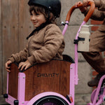 Chanty Cargo Kid – Pink inkl. hjelm, flaskeholder, håndtag i 2 farver og ringklokke - BørnecyklerneChantyBørnecyklernePink: BLC16 - LYRChanty Cargo Kid – Pink inkl. hjelm, flaskeholder, håndtag i 2 farver og ringklokke