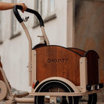 Chanty Cargo Kid - Sandfarvet Den ultimative børneladcykel til sjov, transport inkl. hjelm, flaskeholder, håndtag i 2 farver og ringklokke - BørnecyklerneChantyBørnecyklerneBeige: BLC16 - BEIChanty Cargo Kid - Sandfarvet Den ultimative børneladcykel til sjov, transport inkl. hjelm, flaskeholder, håndtag i 2 farver og ringklokke