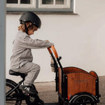 Chanty Cargo Kid - Sort inkl. hjelm, flaskeholder, håndtag i 2 farver og ringklokke - BørnecyklerneChantyBørnecyklerneSort: BLC16 - SRTChanty Cargo Kid - Sort inkl. hjelm, flaskeholder, håndtag i 2 farver og ringklokke