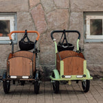 Søskendepakken - 2 børneladcykler inkl. hjelm, flaskeholder, håndtag i 2 farver og ringklokke - BørnecyklerneChantyBørnecyklerneSortSøskendepakken - 2 børneladcykler inkl. hjelm, flaskeholder, håndtag i 2 farver og ringklokkeSort